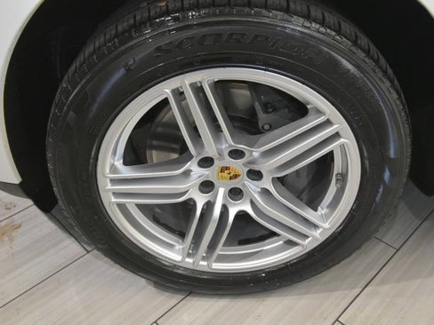 Used 2020 Porsche Macan S image 10