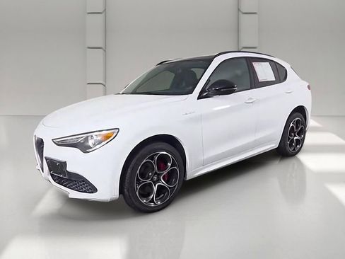 Used 2023 Alfa Romeo Stelvio Veloce AWD/4WD image 49