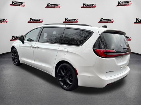 Used 2024 Chrysler Pacifica Limited w/ S Appearance Package image 7