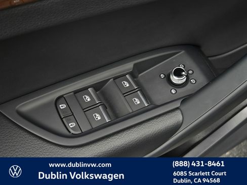 Used 2023 Audi Q5 2.0T Premium w/ Convenience Package AWD/4WD image 11