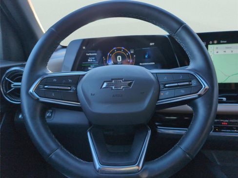 Used 2025 Chevrolet Equinox ACTIV w/ Safety and Technology Package image 23