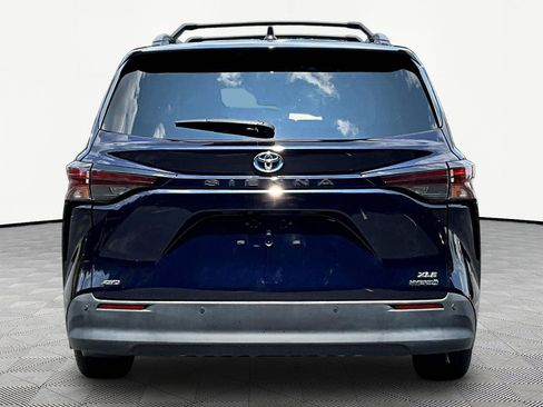 Used 2024 Toyota Sienna XLE AWD/4WD image 5