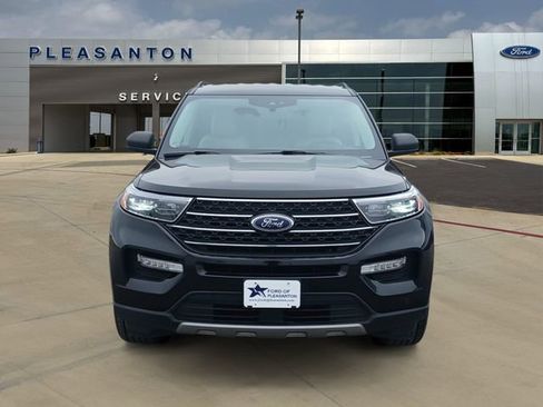 Certified 2024 Ford Explorer XLT w/ Equipment Group 202A AWD/4WD image 8