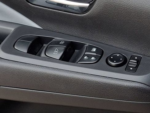 Used 2023 Nissan Kicks SR w/ SR Premium Package FWD image 22