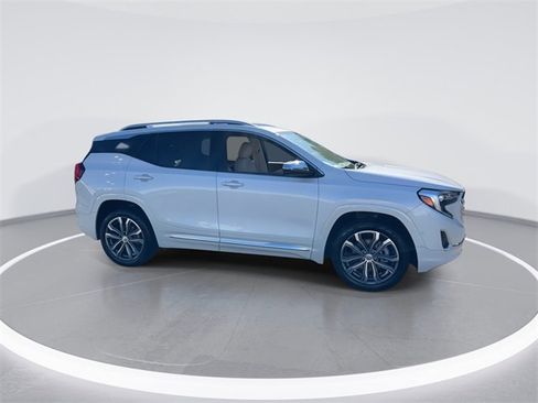 Used 2020 GMC Terrain Denali w/ Denali Premium Package image 9