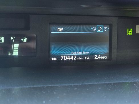 Used 2016 Toyota Prius V Five image 29