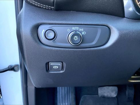 Used 2025 Chevrolet Blazer LT image 29