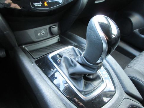 Used 2018 Nissan Rogue SV image 28