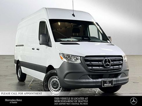 Used 2025 Mercedes-Benz Sprinter 2500 image 1