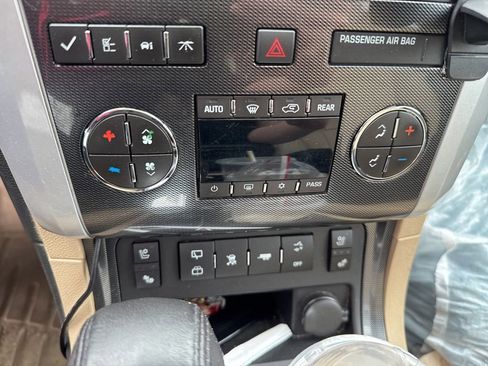 Used 2011 Chevrolet Traverse LTZ AWD/4WD image 10