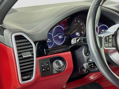 Used 2019 Porsche Cayenne E-Hybrid image 11