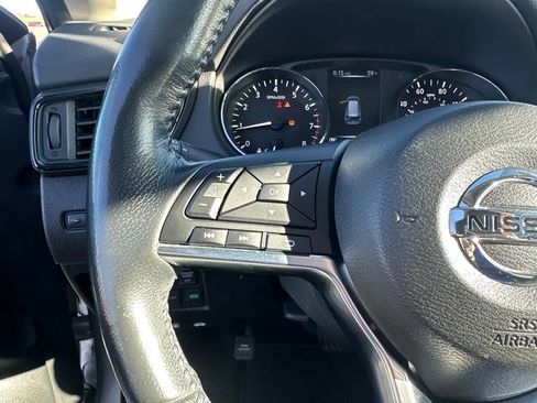 Used 2017 Nissan Rogue SV AWD/4WD image 11