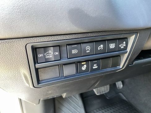 Used 2024 Toyota Tundra Platinum AWD/4WD image 24