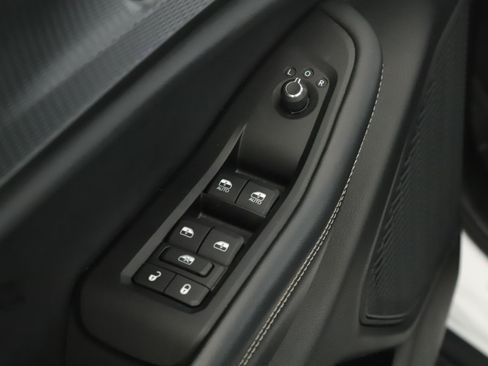 Used 2023 Jeep Grand Cherokee Altitude AWD/4WD image 8