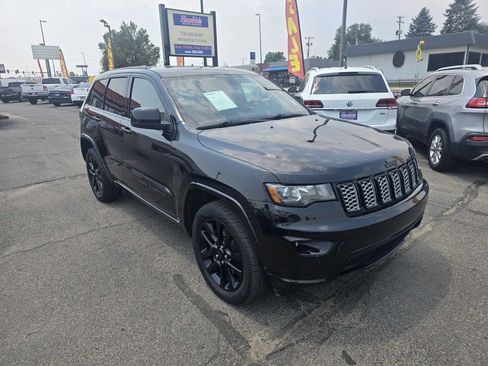Used 2021 Jeep Grand Cherokee Laredo X AWD/4WD image 9