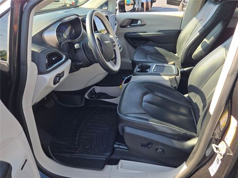 Certified 2018 Chrysler Pacifica Limited image 27