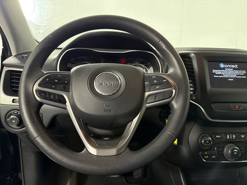 Used 2019 Jeep Cherokee Latitude w/ Popular Appearance Group FWD image 12