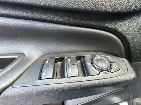 Used 2020 Chevrolet Equinox LT image 13