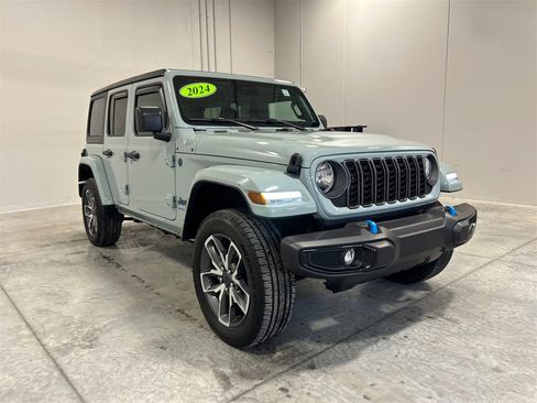 Used 2024 Jeep Wrangler Unlimited w/ Convenience Group image 4