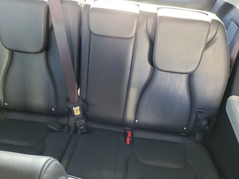 Used 2024 Kia Carnival LX image 19