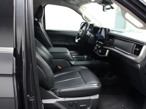 Used 2024 Ford Expedition XLT RWD image 12