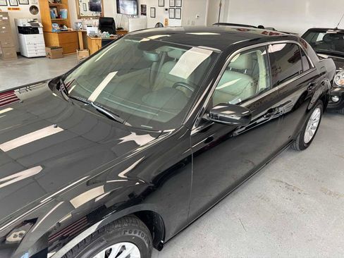 Used 2014 Chrysler 300 image 3