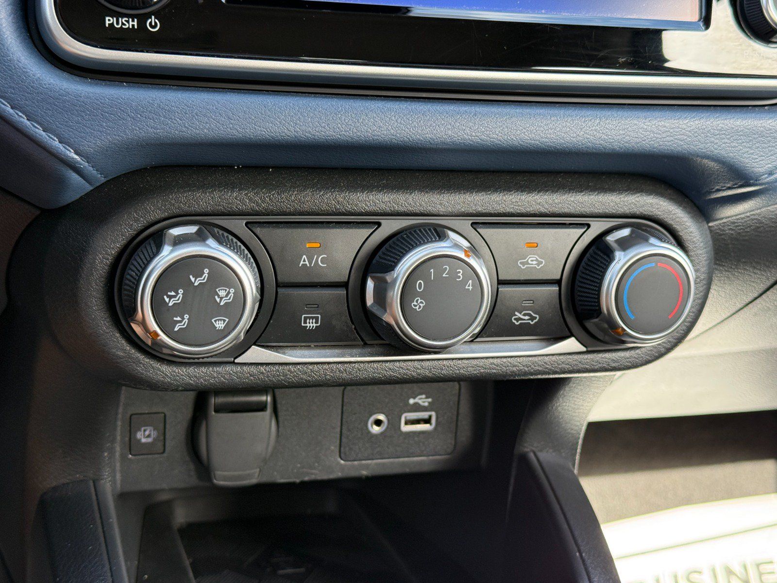 Used 2025 Nissan Versa SV FWD image 30