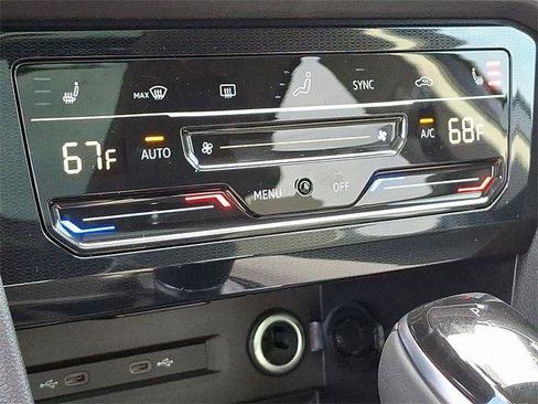 New 2025 Volkswagen Taos SE image 13