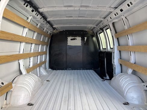 Used 2024 GMC Savana 2500 w/ Driver Convenience Package image 15