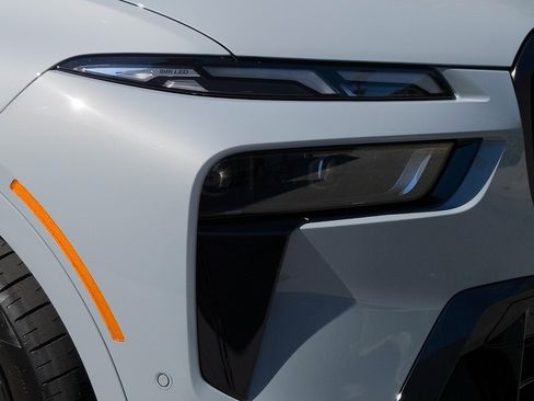 New 2026 BMW X7 M60i image 8