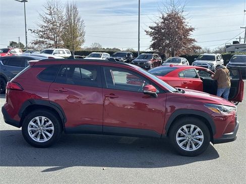 Used 2022 Toyota Corolla Cross LE image 9