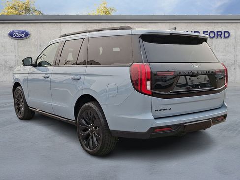 Used 2025 Ford Expedition Platinum w/ Stealth Appearance Package AWD/4WD image 4