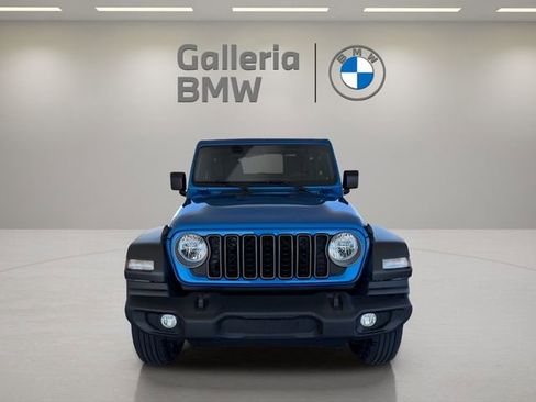 Used 2025 Jeep Wrangler Sport AWD/4WD image 3