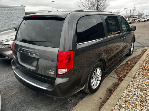 Used 2019 Dodge Grand Caravan SXT image 3
