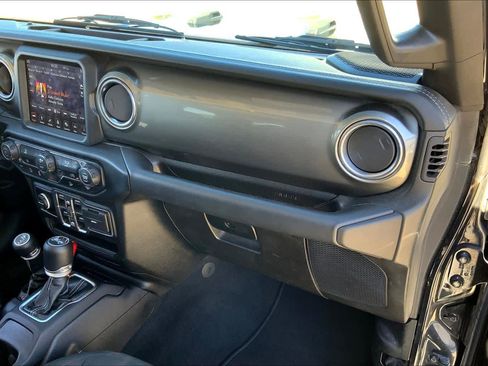 Used 2019 Jeep Wrangler Unlimited Sahara image 17