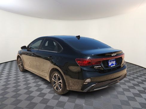 Used 2024 Kia Forte LXS w/ LXS Technology Package FWD image 3