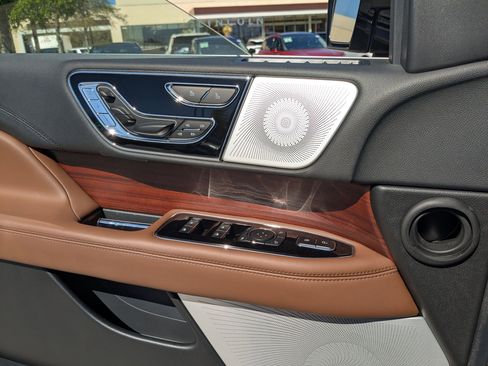 Used 2023 Lincoln Navigator L Reserve image 12