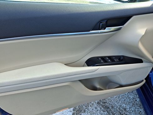 Used 2018 Toyota Camry LE image 12