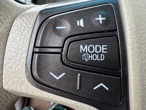 Used 2014 Toyota Sienna LE FWD image 21