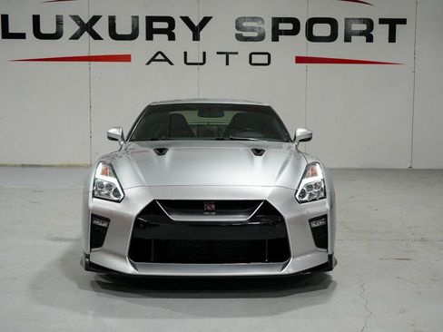 Used 2020 Nissan GT-R Premium image 5