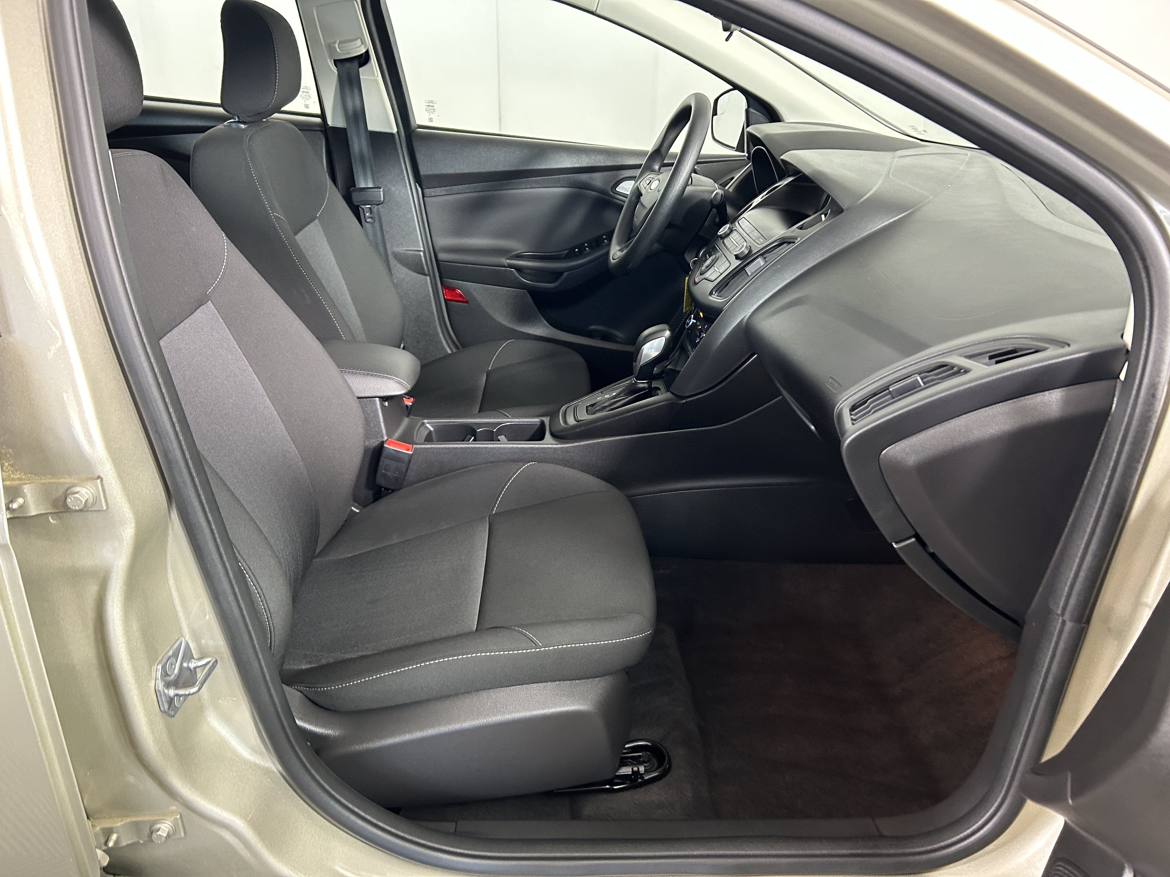 Used 2018 Ford Focus SE FWD image 26