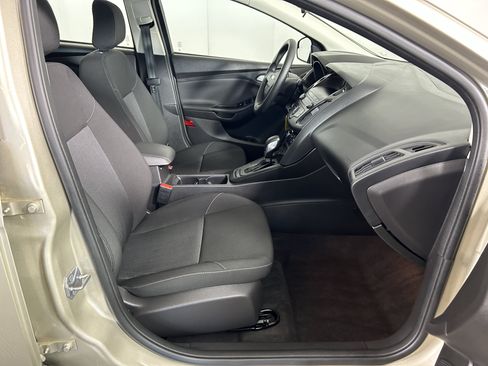 Used 2018 Ford Focus SE FWD image 26