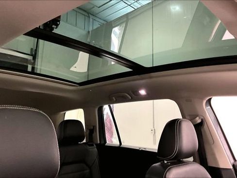 Used 2023 Volkswagen Atlas SEL R-Line image 28