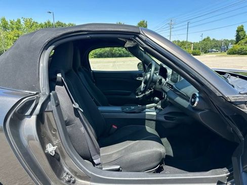 Used 2017 FIAT 124 Spider Classica RWD image 12