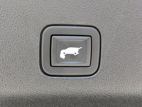 Used 2022 Cadillac Escalade Luxury image 8