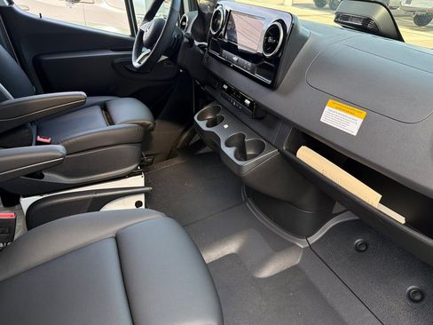 New 2025 Mercedes-Benz Sprinter 2500 image 12