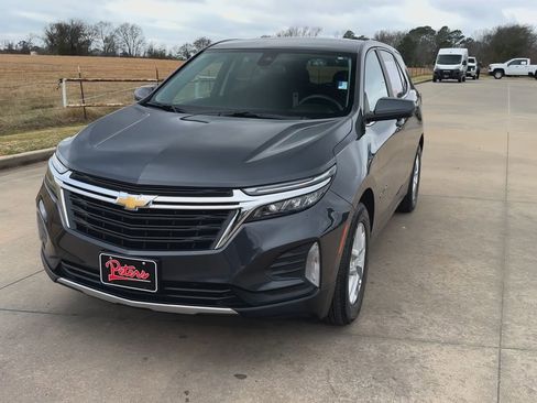 Used 2023 Chevrolet Equinox LT image 3