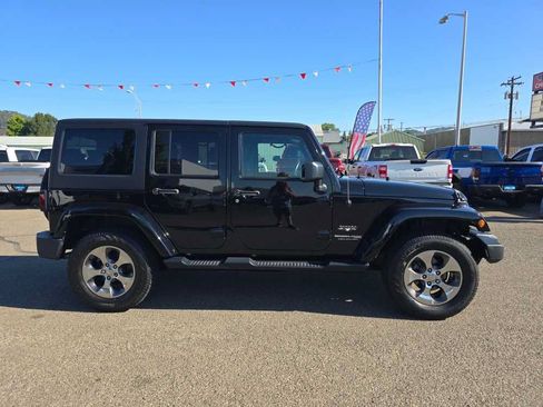 Used 2018 Jeep Wrangler Unlimited Sahara AWD/4WD image 6