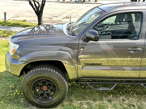 Used 2015 Toyota Tacoma 4x4 Double Cab w/ TRD Off-Road Package image 10