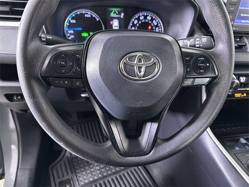 Used 2022 Toyota RAV4 XLE image 11
